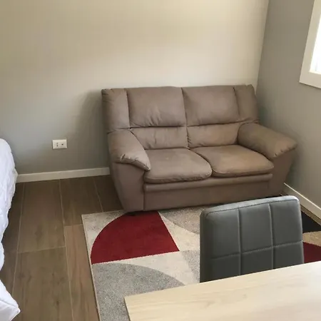 White House 4 *